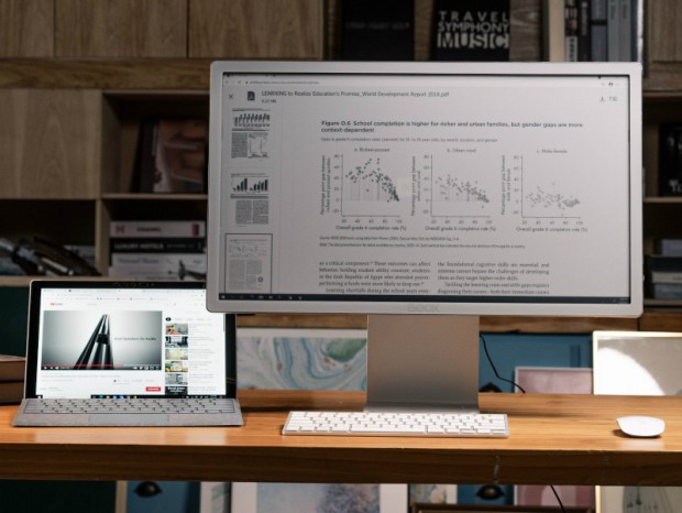 3,200×1,800ドットのEInkパネルを採用する25.3型ディスプレイ「BOOX Mira Pro」