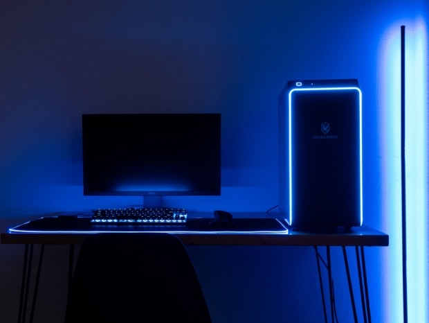 ゲームに集中できる空間を演出するゲーミングフロアライトが上海問屋から