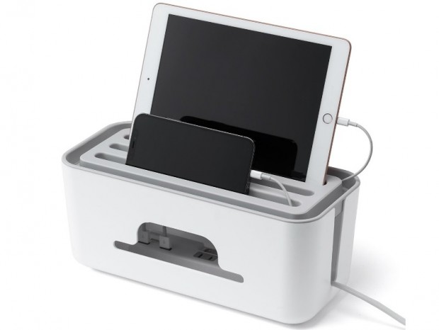 スマホ・タブレットスタンドにもなるケーブルボックス