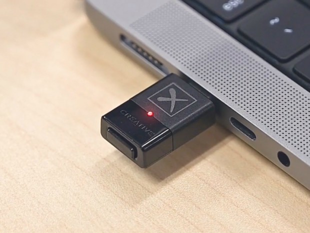 aptX Adaptive対応のBluetoothトランスミッタ「Creative BT-W4」