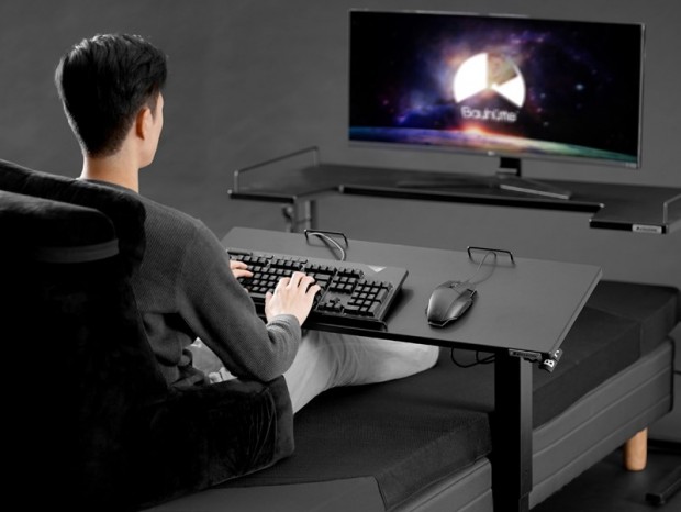 Bauhutte、ベッドでキーボード・マウスを快適操作できる「ゲーミングベッドテーブル」