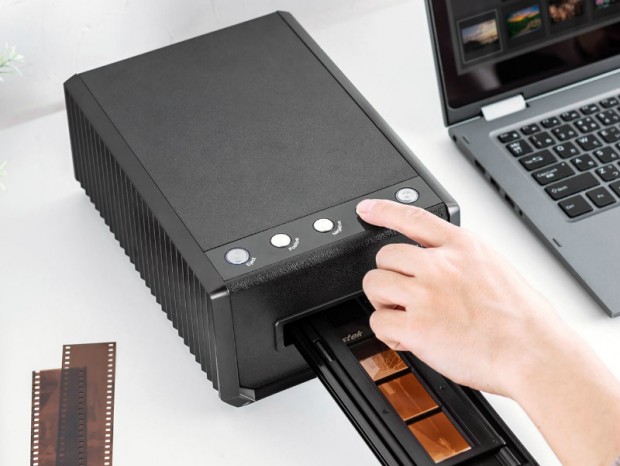 ゴミやほこり、傷の補正ができるオートフィルムスキャナがサンワダイレクトから