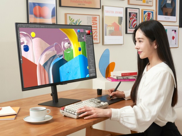 Samsung、PANTONE認証を取得したクリエイター向け4K液晶「ViewFinity S8」