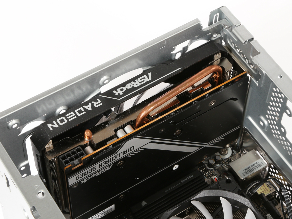 高性能ゲーミングPCを構築できるVGA対応小型ベアボーン、ASRock