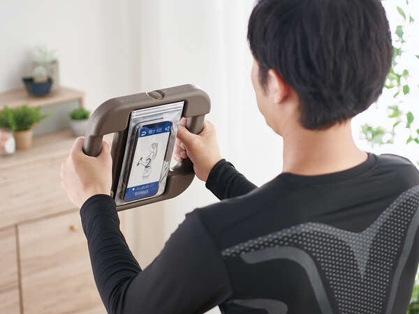 エレコム、スマホと合体して効果的に筋トレできる「トレーニングダンベル」