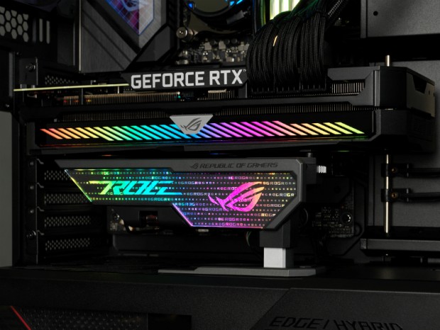ASUS ROG、Aura Sync対応のVGAホルダー「ROG HERCULX GRAPHICS CARD HOLDER」発売