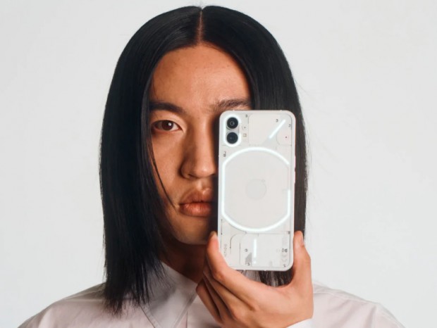 900灯のLEDイルミネーションを搭載する新型スマホ「Nothing Phone (1)」8月発売