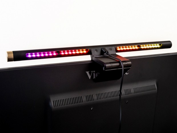 間接照明機能を追加したディスプレイ上に設置するデスクライトが上海問屋から