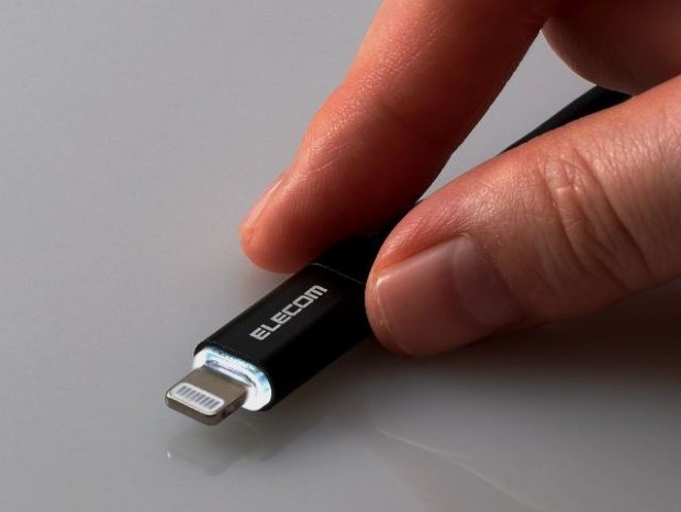 エレコム、暗い場所でもスムーズに挿せるタッチLEDライトを搭載したUSBケーブル