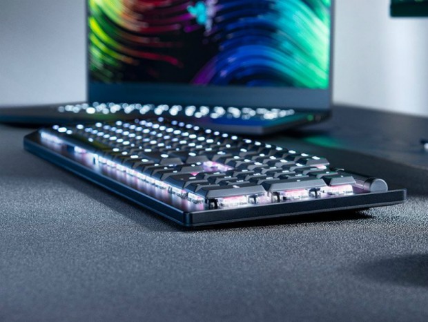 新型ロープロ光学スイッチを採用するゲーミングキーボード「Razer DeathStalker V2」シリーズ