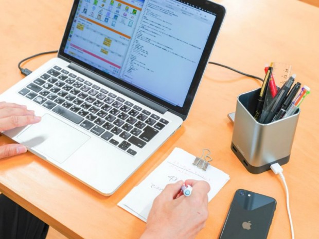 USBハブを内蔵したペン立て、サンコー「4ポート付きペン立て『Hub a Pen』」発売
