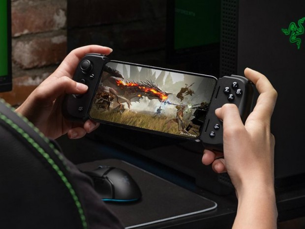 プログラマブルボタンを搭載したiPhone一体型コントローラ、「Razer Kishi V2 for iPhone」