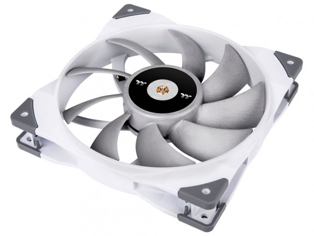 ホワイトファンの新たな選択肢、Thermaltake「TOUGHFAN White」シリーズ国内販売