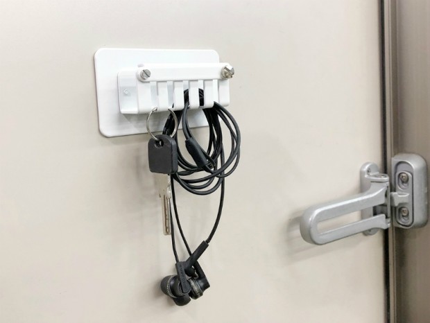 長尾製作所のスチール製ケーブルホルダーに新色ホワイト登場