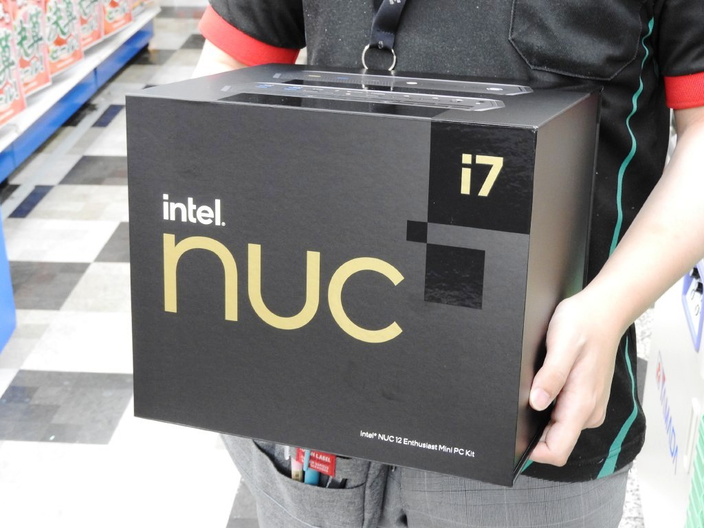 Arc A770Mを搭載した小型ベアボーンキット「Intel NUC 12 Enthusiast