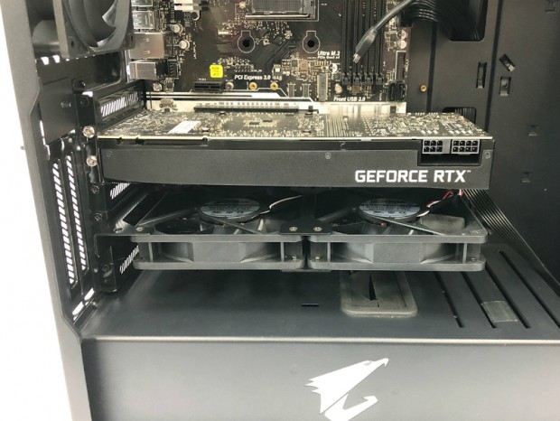 長尾製作所、精密加工で垂れ下がりを解消した「PCIスロット用120mmファンステイPRO 改」