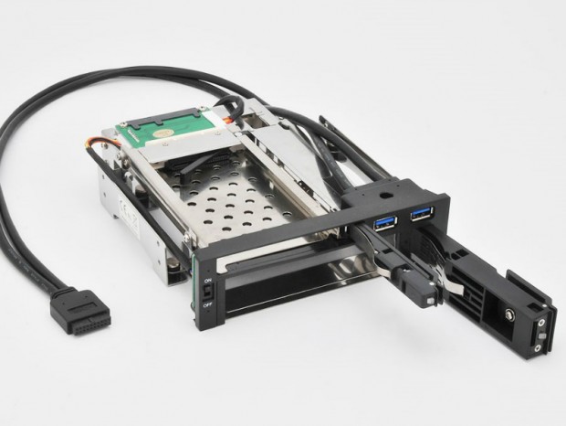 2.5インチベイと3.5インチベイを5.25インチベイ1段に増設できるマルチリムーバブルラック