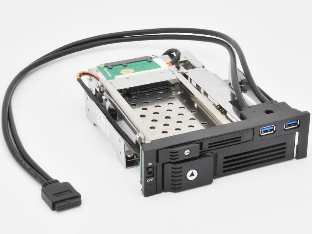 2.5インチベイと3.5インチベイを5.25インチベイ1段に増設できるマルチリムーバブルラック