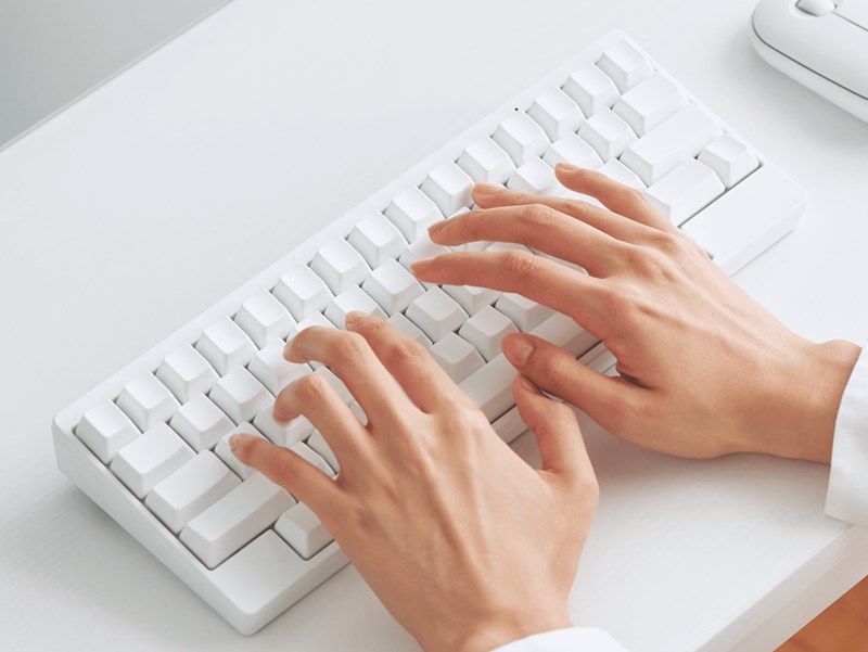PFU、無刻印も選べる純白のコンパクトキーボード「HHKB Professional 