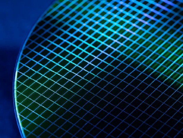 Micron、従来から35％の高密度化を実現した最先端1βノードDRAMの出荷開始