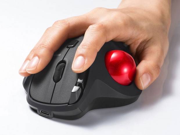 サンワサプライ、手にしっくりフィットする15°傾斜のエルゴトラックボール3製品