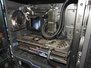 GeForce RTX 4090 SUPRIM X 24G搭載のデモ機