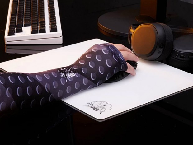 SkyPAD製ガラスマウスパッドの性能を最大限に引き出すアームスリーブ