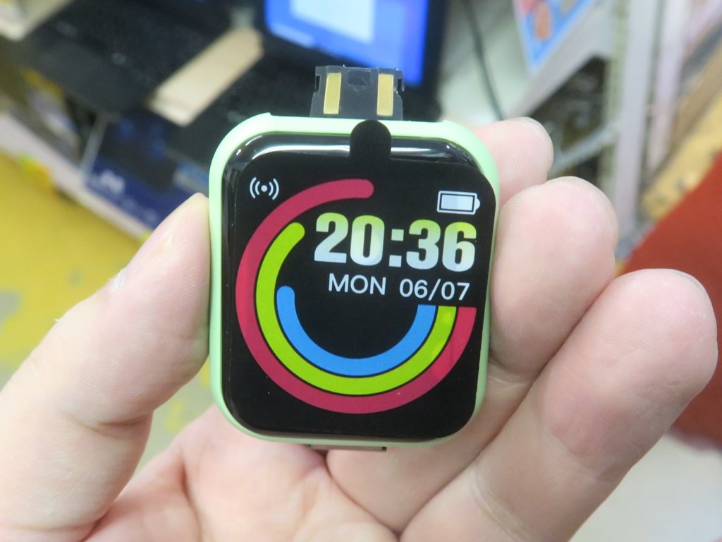 心拍や血中酸素飽和度が測定できる低価格ウォッチ「スマートウォッチ