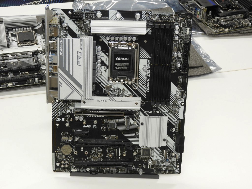 ASROCK B760マザーボード Intel i7-13700F搭載 ASROCK B760マザーボード Intel i7-13700F搭載