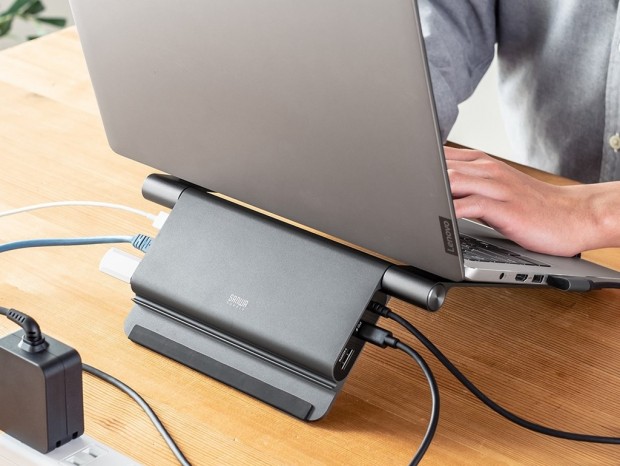 サンワダイレクト、4種ポートを省スペースに増設できるスタンド一体型Type-Cドック