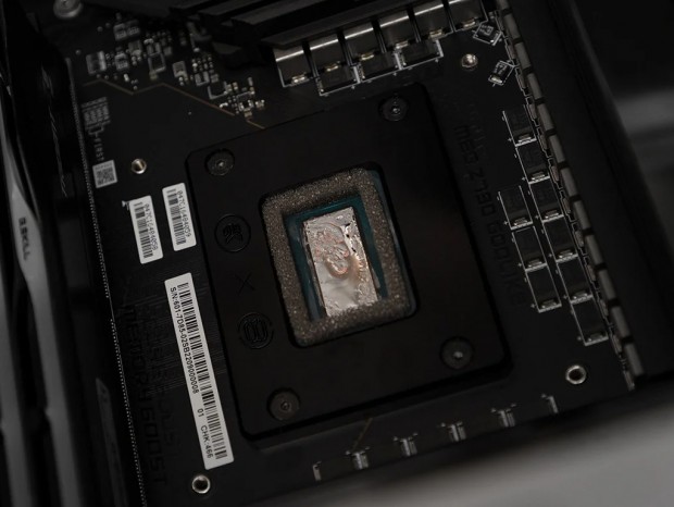 殻割りをした第13/12世代Intel Coreプロセッサ専用ウォーターブロックがEKWBから