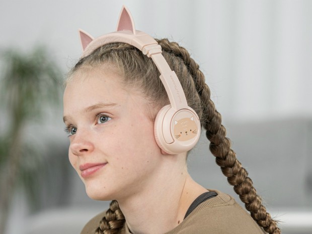 子供の耳を守る音量制限機能を備えたワイヤレスヘッドホン「PlayEars+」
