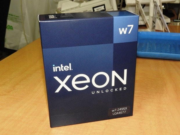 最大24コアの最新ワークステーション向けCPU、Intel「Xeon W-2400」計4