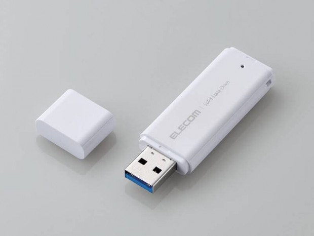 USBメモリのようなスティック型ポータブルSSD、エレコム「ESD-EMC」
