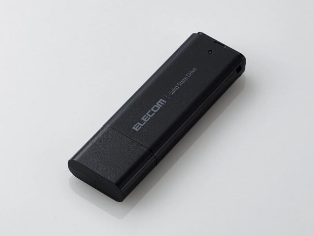 USBメモリのようなスティック型ポータブルSSD、エレコム「ESD-EMC」