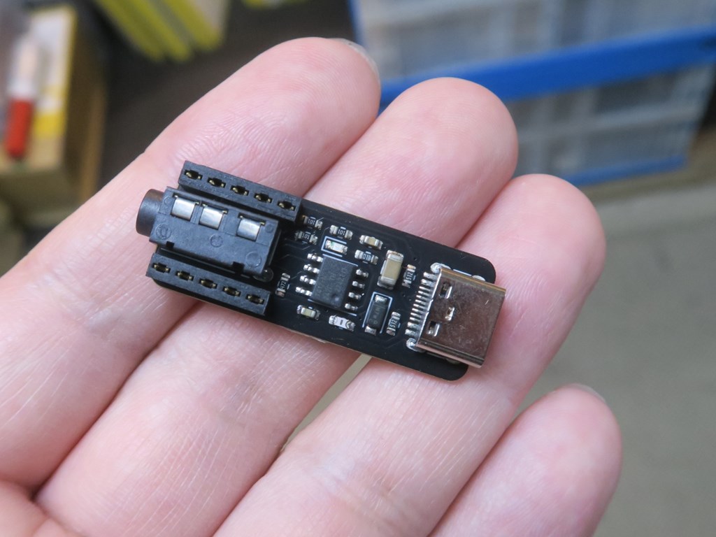 文字で音楽を記述、ファミコン風サウンドで鳴らすことができる「FAMIC on USB」が発売 - エルミタージュ秋葉原