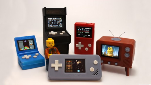 次に来るモノ】レゴ人形くらい小さい、有機EL画面のミニチュアゲーム機