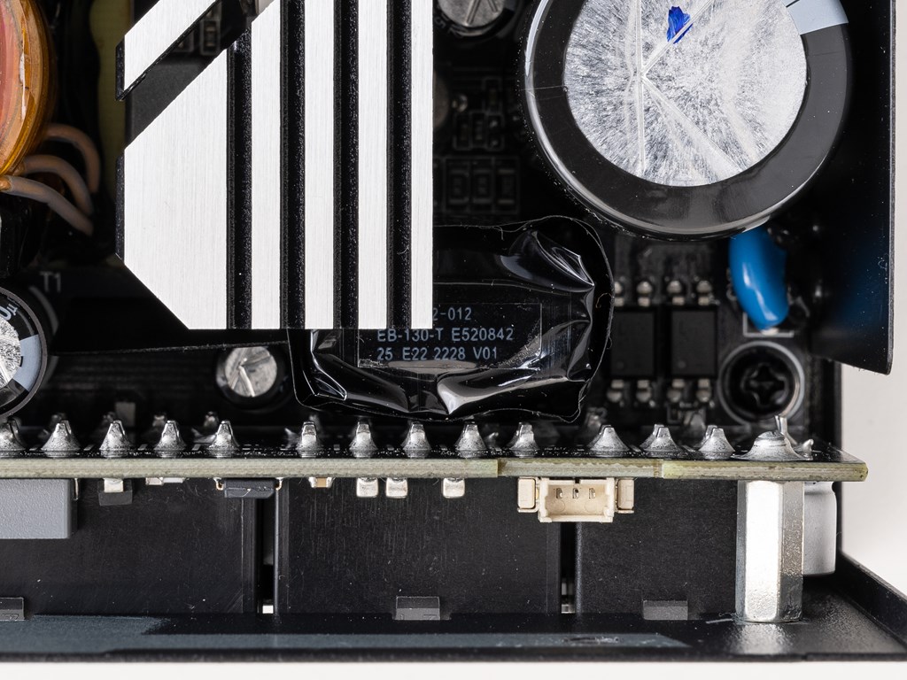 電源ユニット [#2]ROG LOKI SFX-L 1000W Platinum ROG Loki SFX-L 1000W Platinum | Power Supply Units | ROG Global