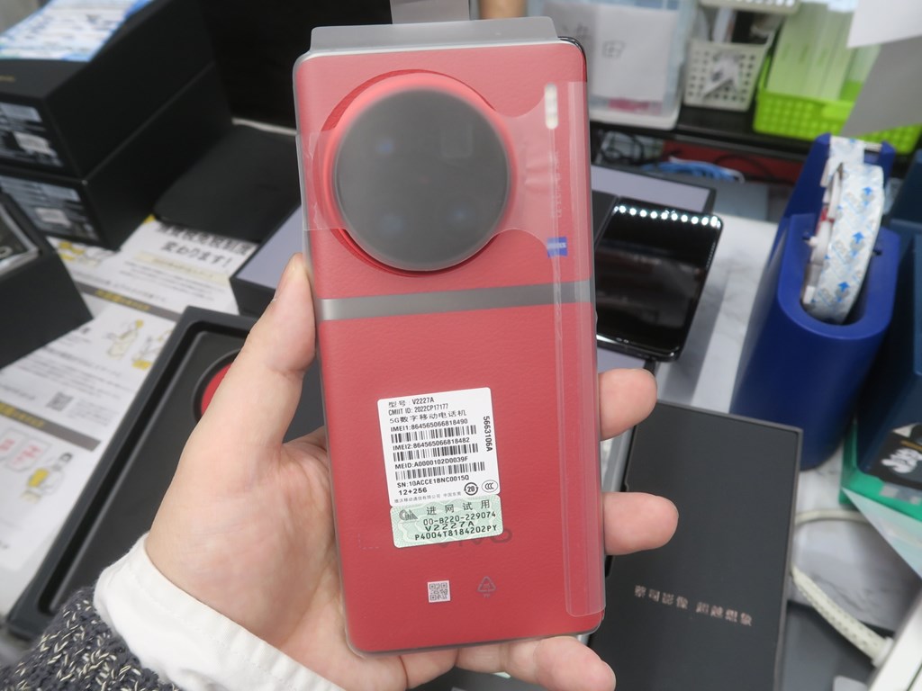 ソニー1インチセンサー採用のツァイスレンズを搭載する最強カメラ