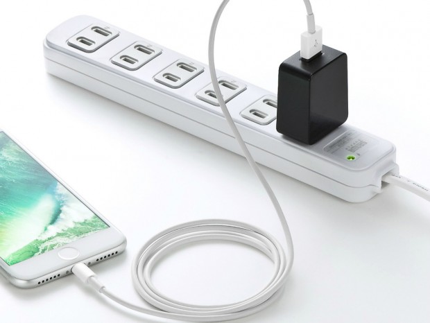電源タップに並べて挿せる製品寿命10年の小型・高耐久USB充電器がサンワサプライから