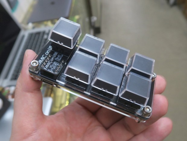 FAMIC Multi-Key Extension（6ボタン）
