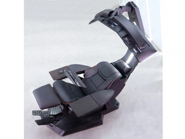 電動リクライニング付きのゲーミングコクピット「GeeManticore」が約160万円で発売