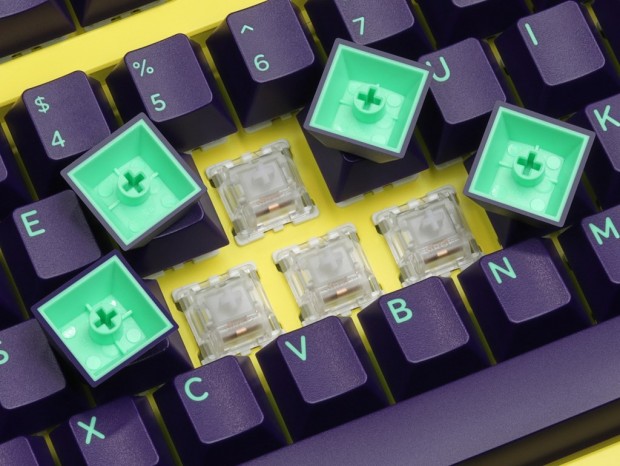 サイバーパンクカラーのHoly Panda Xスイッチ搭載キーボード「DROP