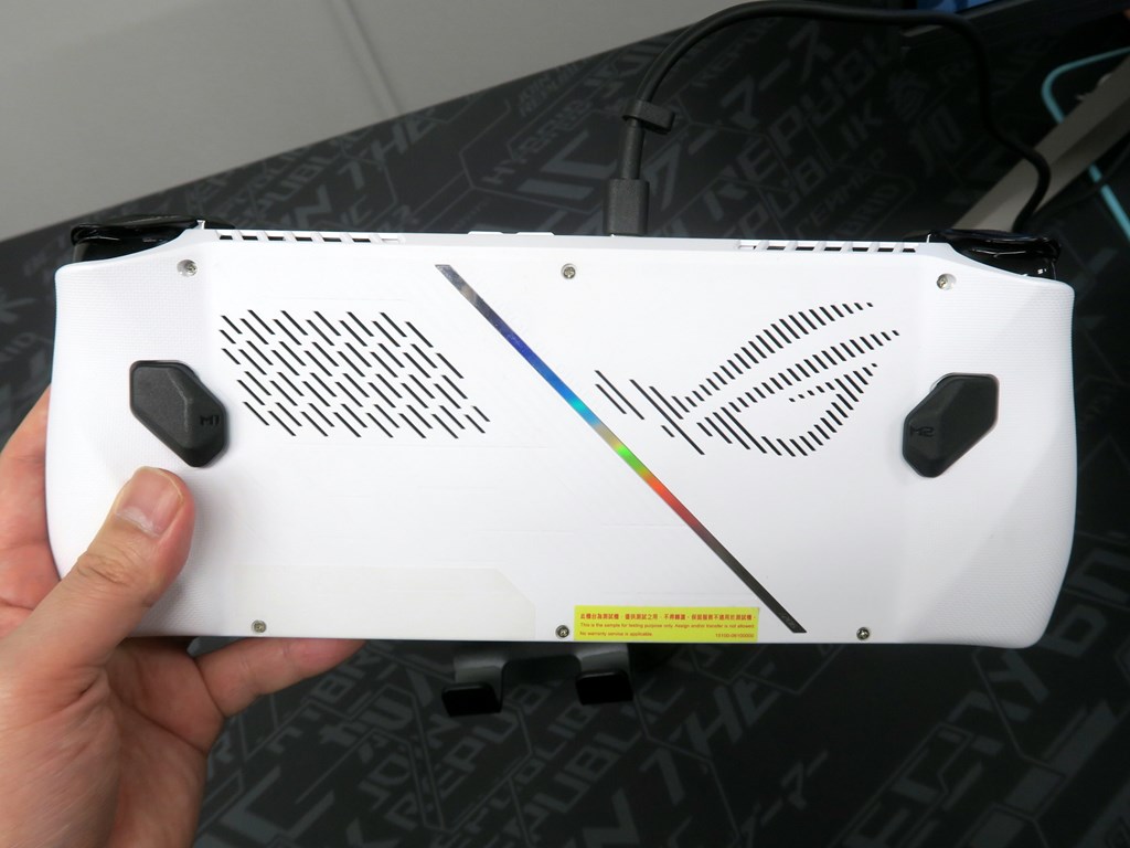 ROG ALLY 本体 Z1 EXTREME 保証2025年1月まであり ROG Ally Z1 ROG ALLY 本体 Z1 EXTREME 保証2025年1月まであり ROG Ally Z1
