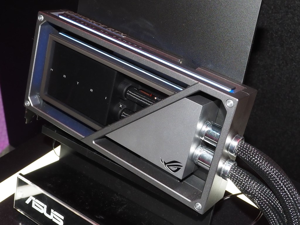 COMPUTEX：強力ポンプや360mmラジエーター、液体金属も投入したイカツ