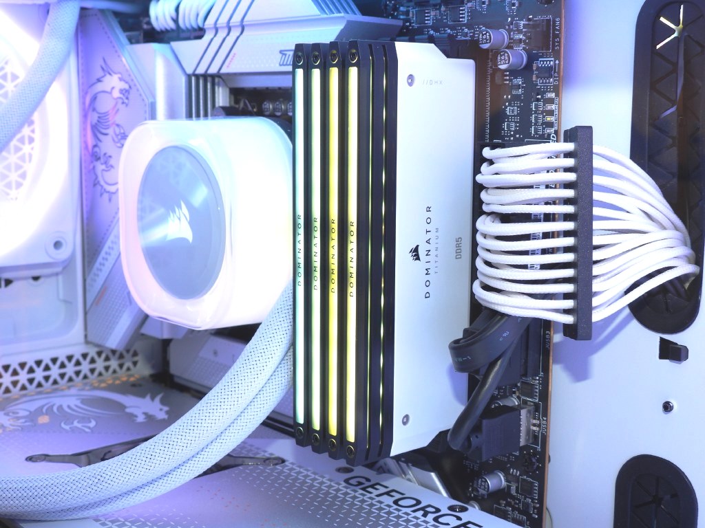 COMPUTEX：実物がかなりカッコよかったCORSAIRの新型メモリ「DOMINATOR