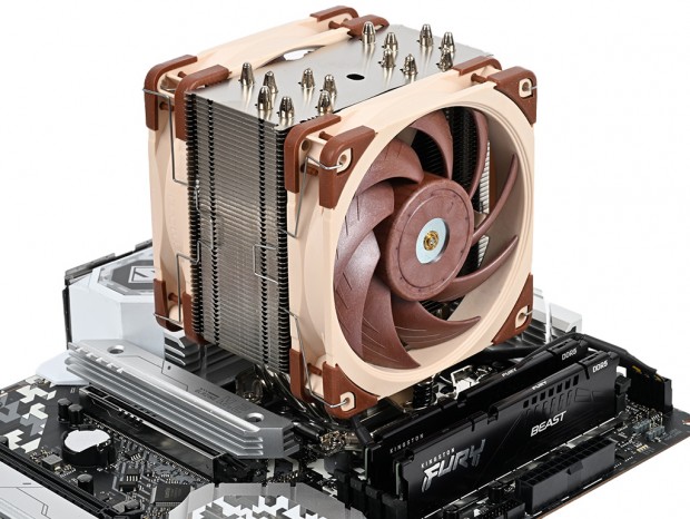 クーラーの中心を7mmずらすと最大3℃温度が低下するという、Noctua ...