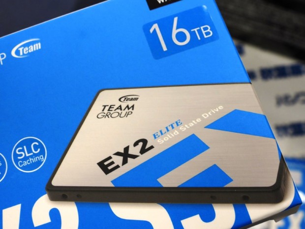 RY-210-Intel SATA 2.5インチ 1.6TB SSD 1点
