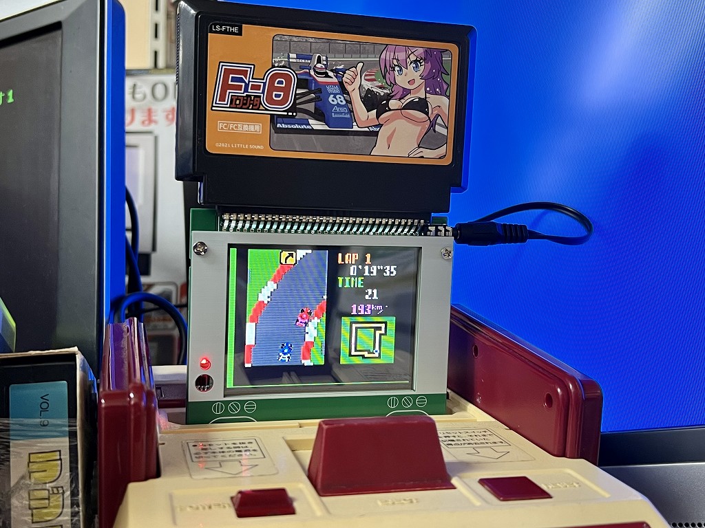 ファミコンやメガドライブと合体する“カセット型液晶”が発売。価格は