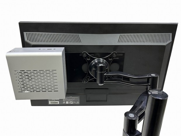 長尾製作所、モニターアームでVESA穴を塞がない「VESA規格増設プレート ロング」発売